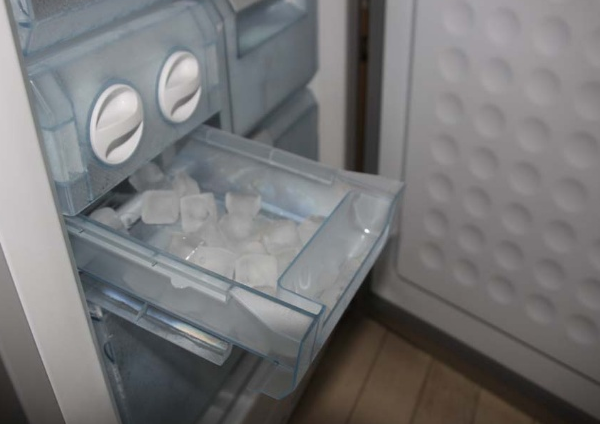 冰箱漏水是什么原因